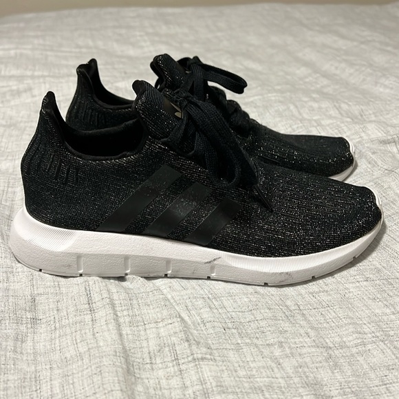 Women’s adidas Swift Run sneaker. Size 7 - Picture 1 of 6